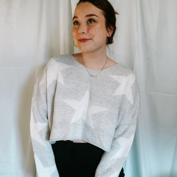 Cropped Grey Star Sweater - Picture 3 of 3
